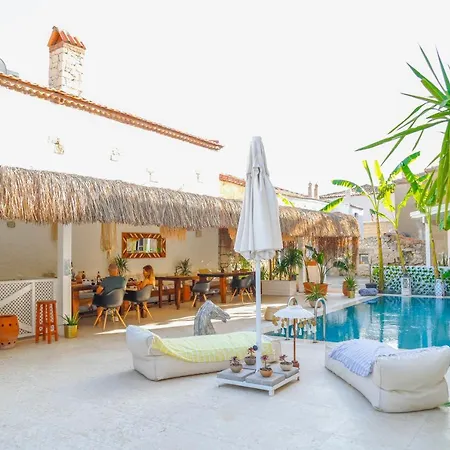 Adacan Alacati Hotel *